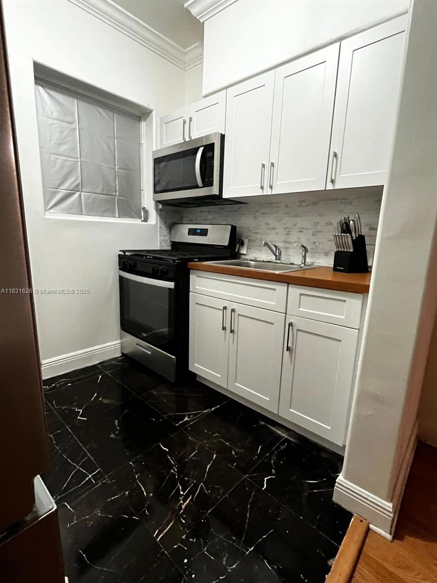 THE ARMSTRONG CONDO - Residential