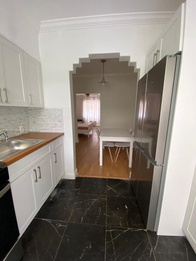 THE ARMSTRONG CONDO - Residential