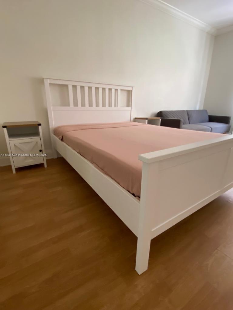 THE ARMSTRONG CONDO - Residential