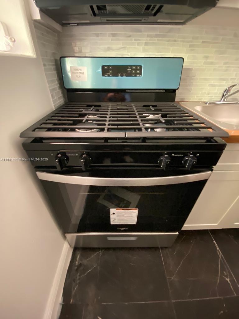 THE ARMSTRONG CONDO - Residential