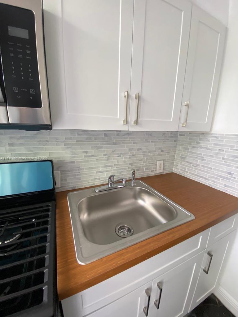 THE ARMSTRONG CONDO - Residential