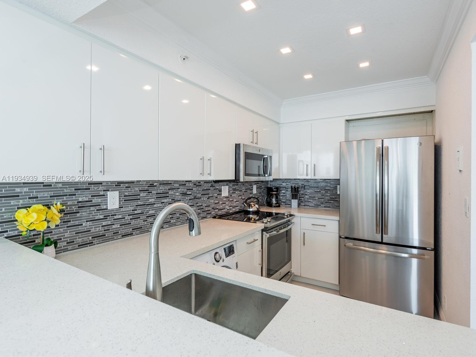 2501 S Ocean Dr 1012(available Jan 4)