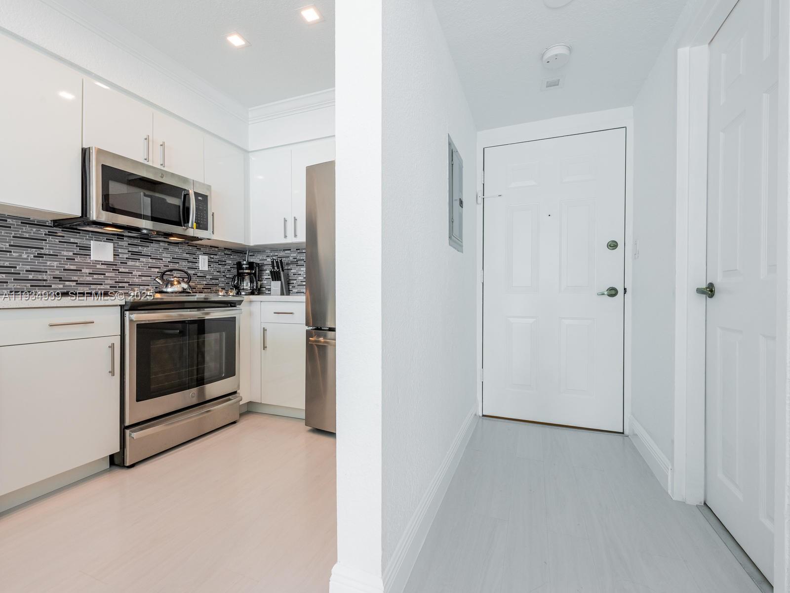 2501 S Ocean Dr 1012(available Jan 4)