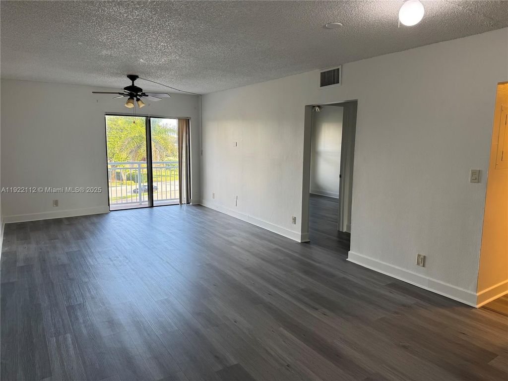 Photo of 405 S Pine Island Rd #413D, Plantation, FL 33324 (MLS # A11922112)