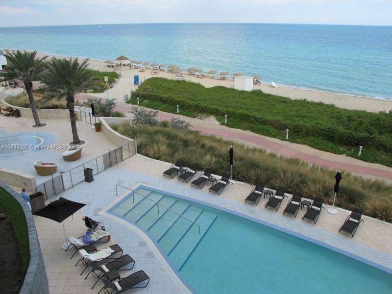 2bed/2bath beautiful apartment on the beach in one of the best hotels in the USA.
There are amazing amenities: 5 pools, beach service, valet parking, gym, Wifi, organic restaurant, spa
The space
2bed/2bath beautiful apartment on the beach in one of the best hotels in the USA.
has amazing amenities: 5 pools, full beach service, free valet parking, a gym with all-day long fitness classes, free Wifi, healthy organic restaurant.
The hotel is located in Miami Beach and is perfect for people all ages.