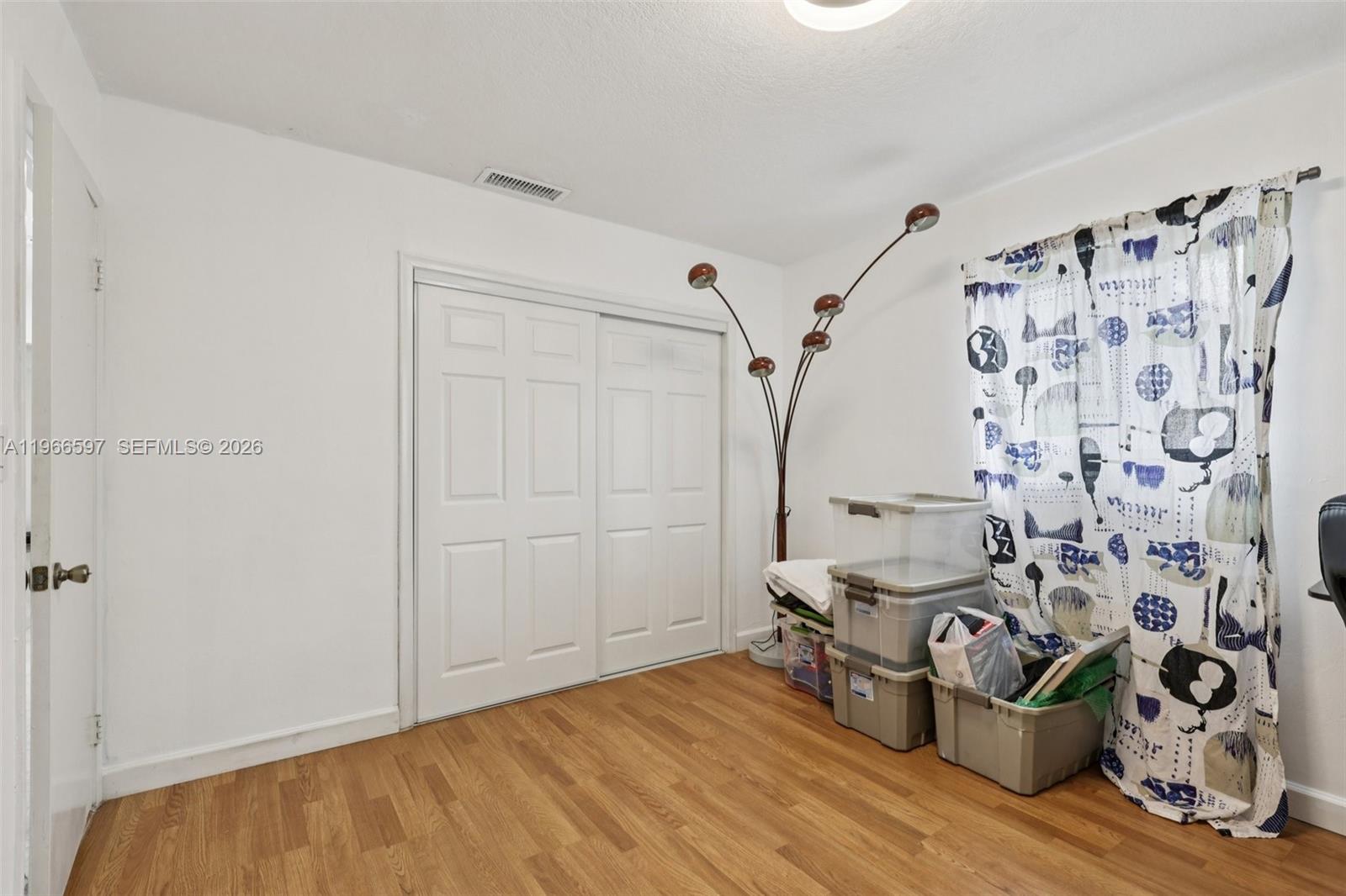 KENDALE LAKES SEC FIVE - Residential