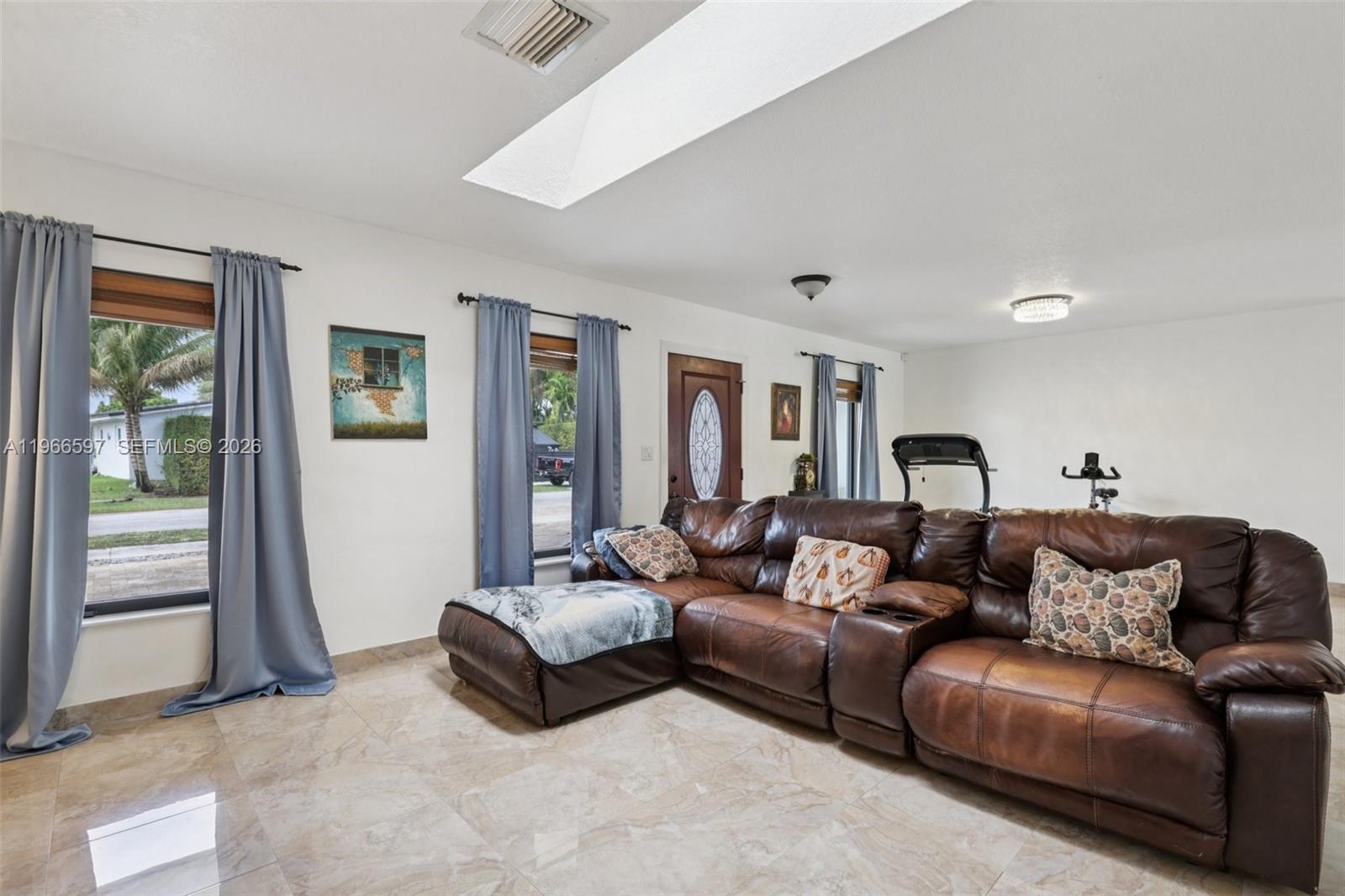 KENDALE LAKES SEC FIVE - Residential