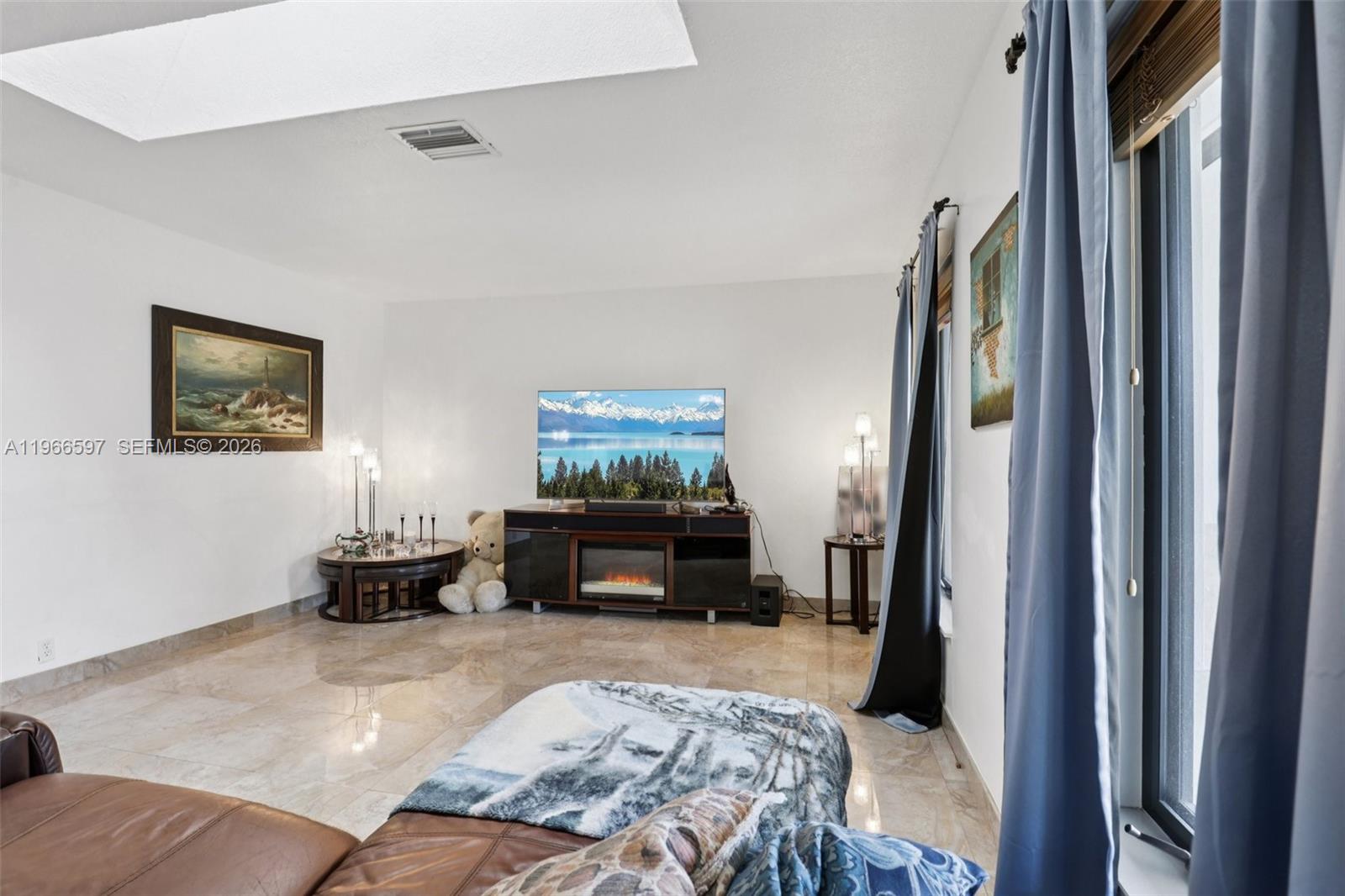 KENDALE LAKES SEC FIVE - Residential