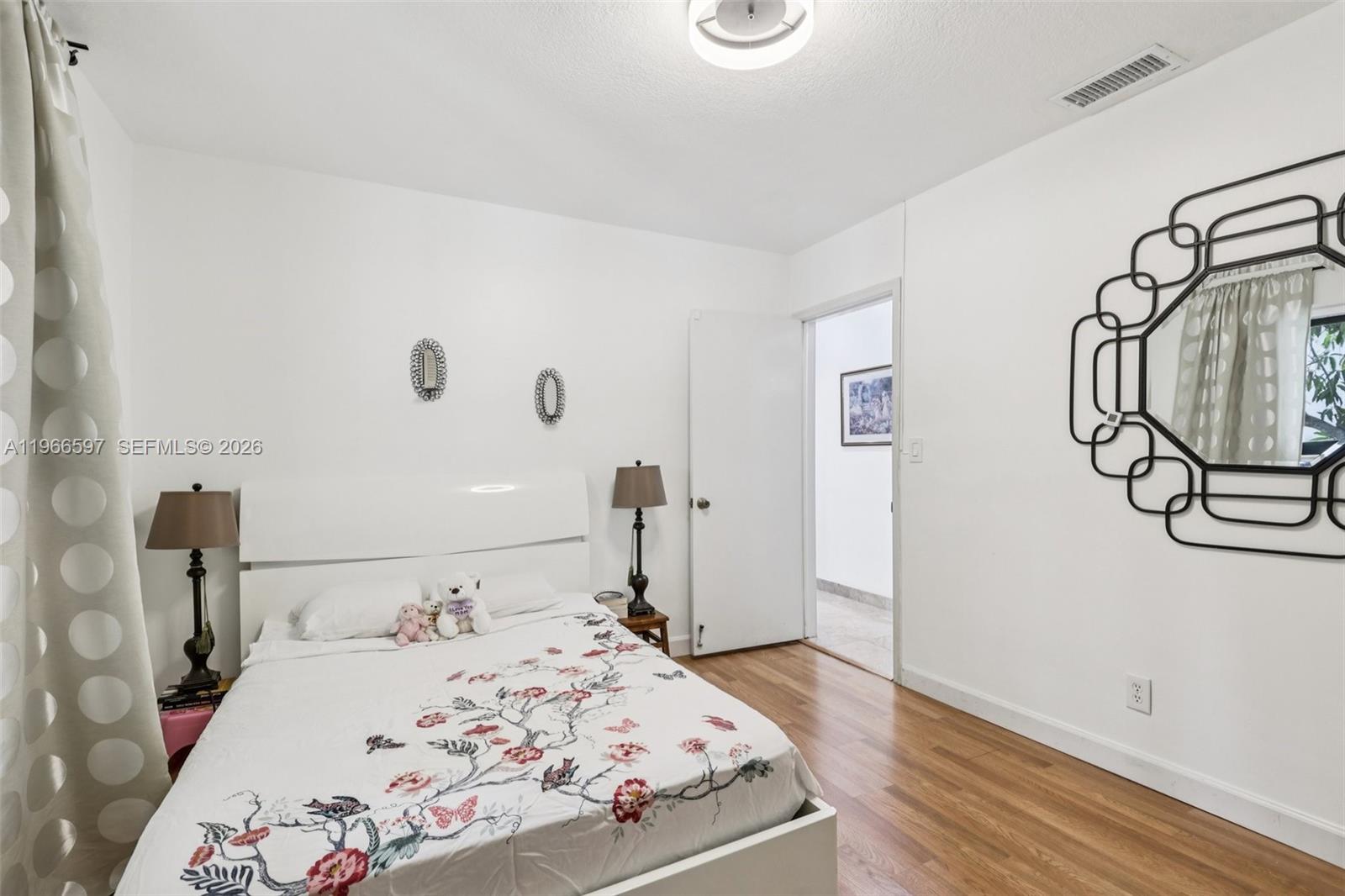 KENDALE LAKES SEC FIVE - Residential