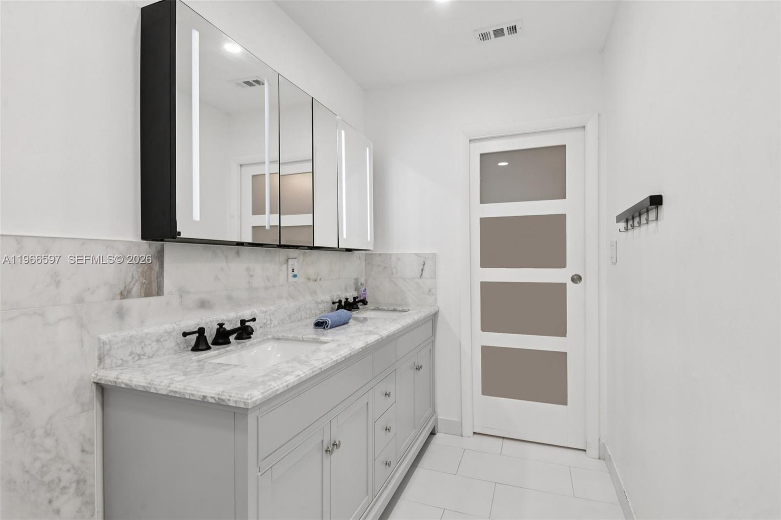 KENDALE LAKES SEC FIVE - Residential