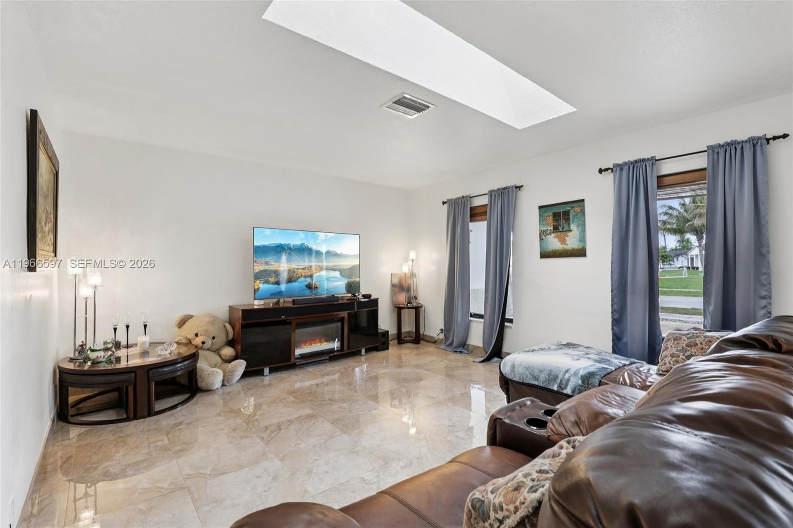 KENDALE LAKES SEC FIVE - Residential