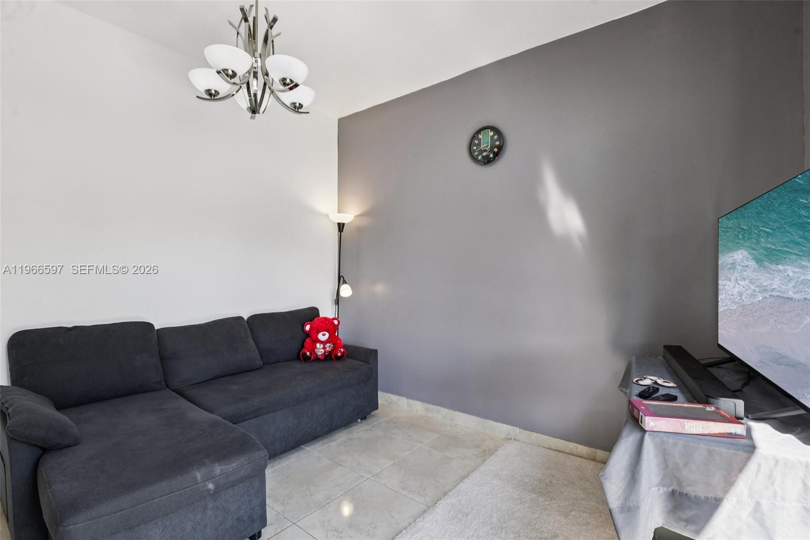 KENDALE LAKES SEC FIVE - Residential