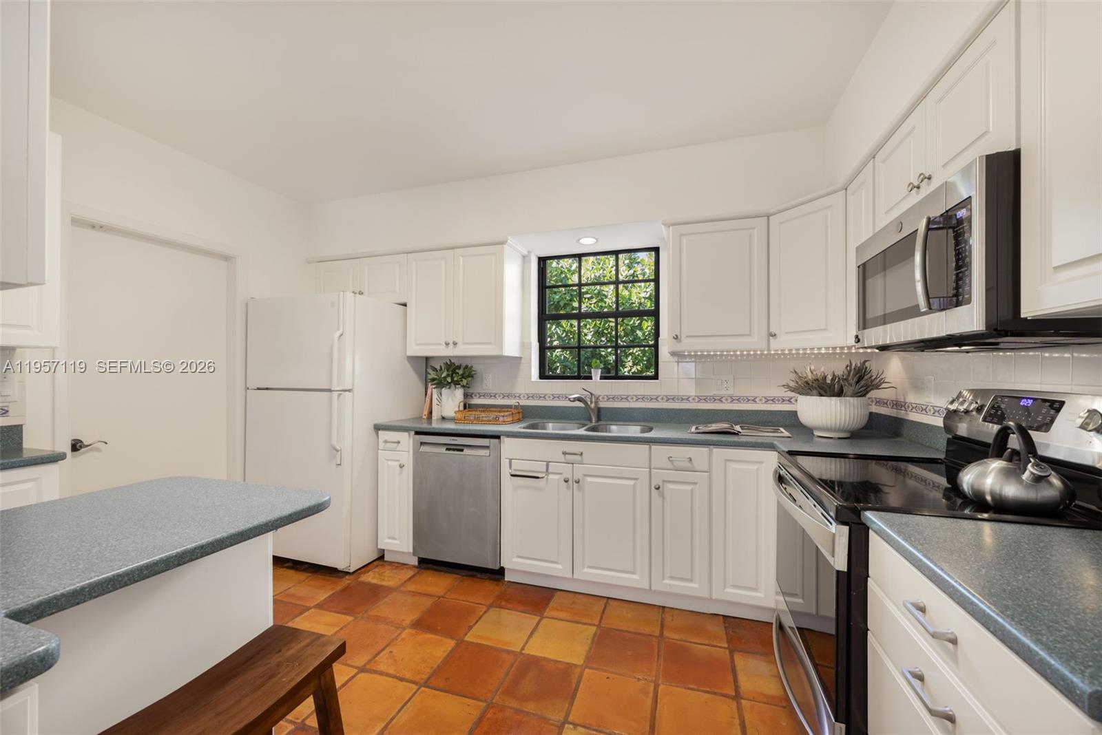 CORAL GABLES RIVIERA SEC - Residential