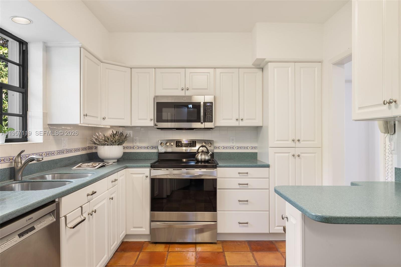 CORAL GABLES RIVIERA SEC - Residential