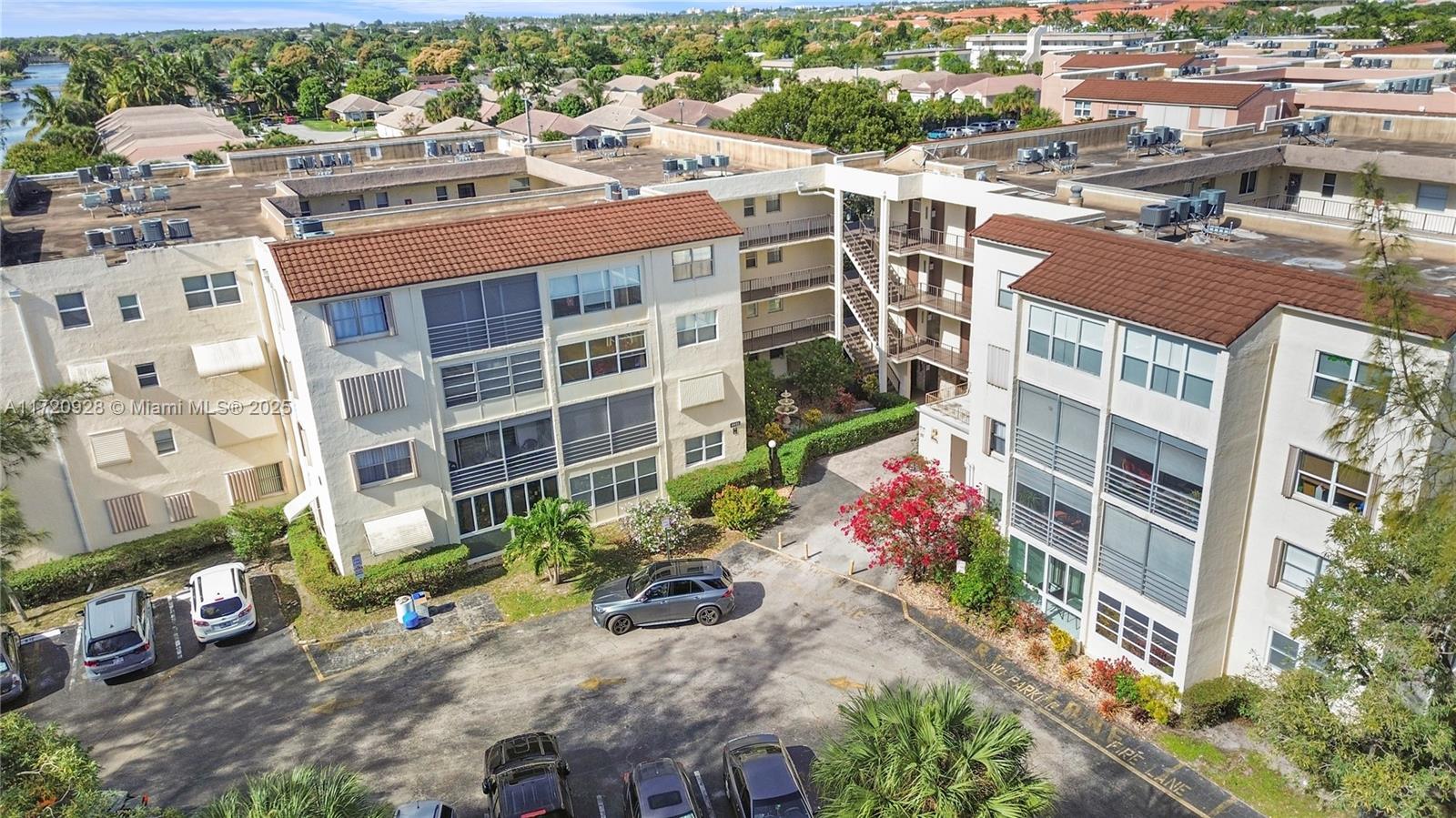 SOMERSET NO EIGHT CONDO - Residential