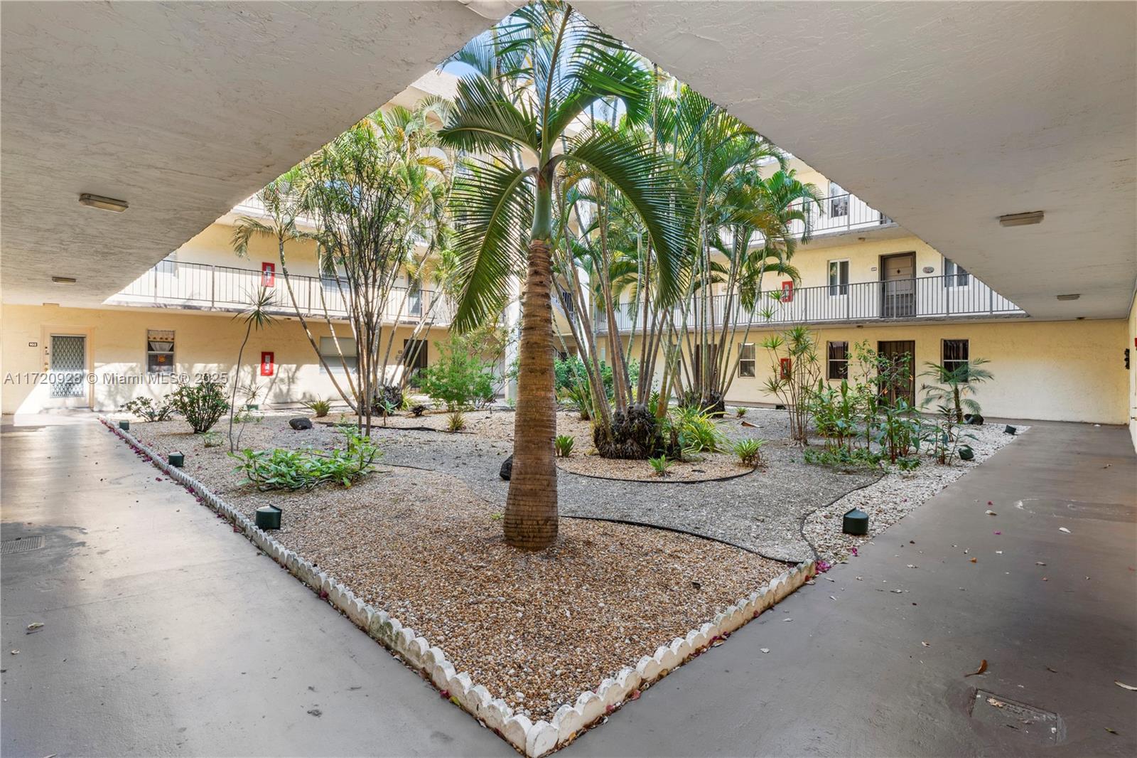 SOMERSET NO EIGHT CONDO - Residential