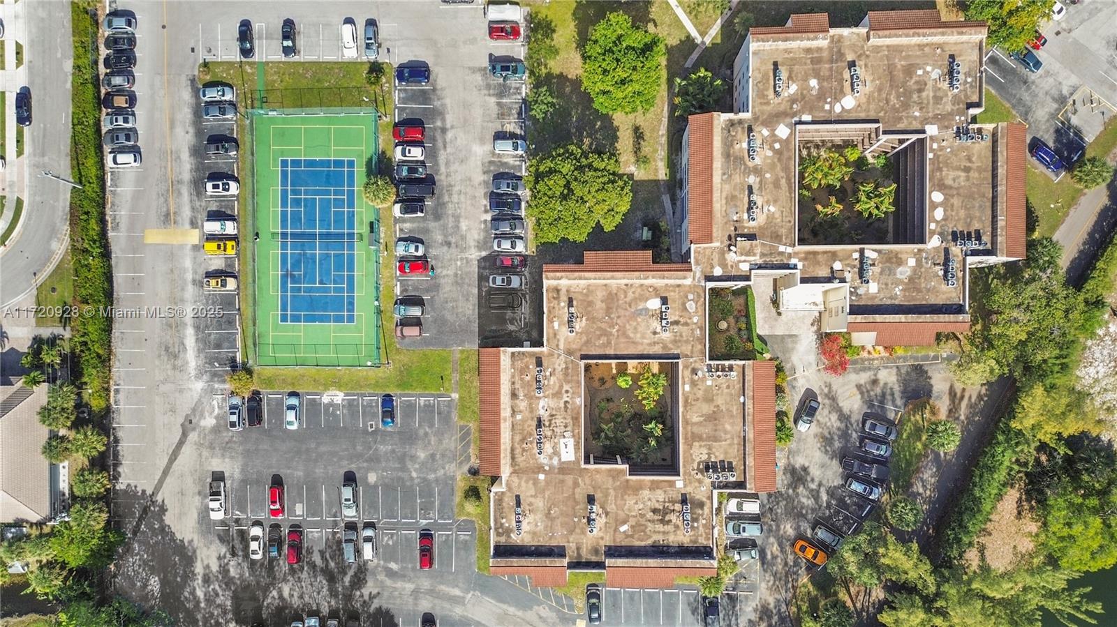 SOMERSET NO EIGHT CONDO - Residential