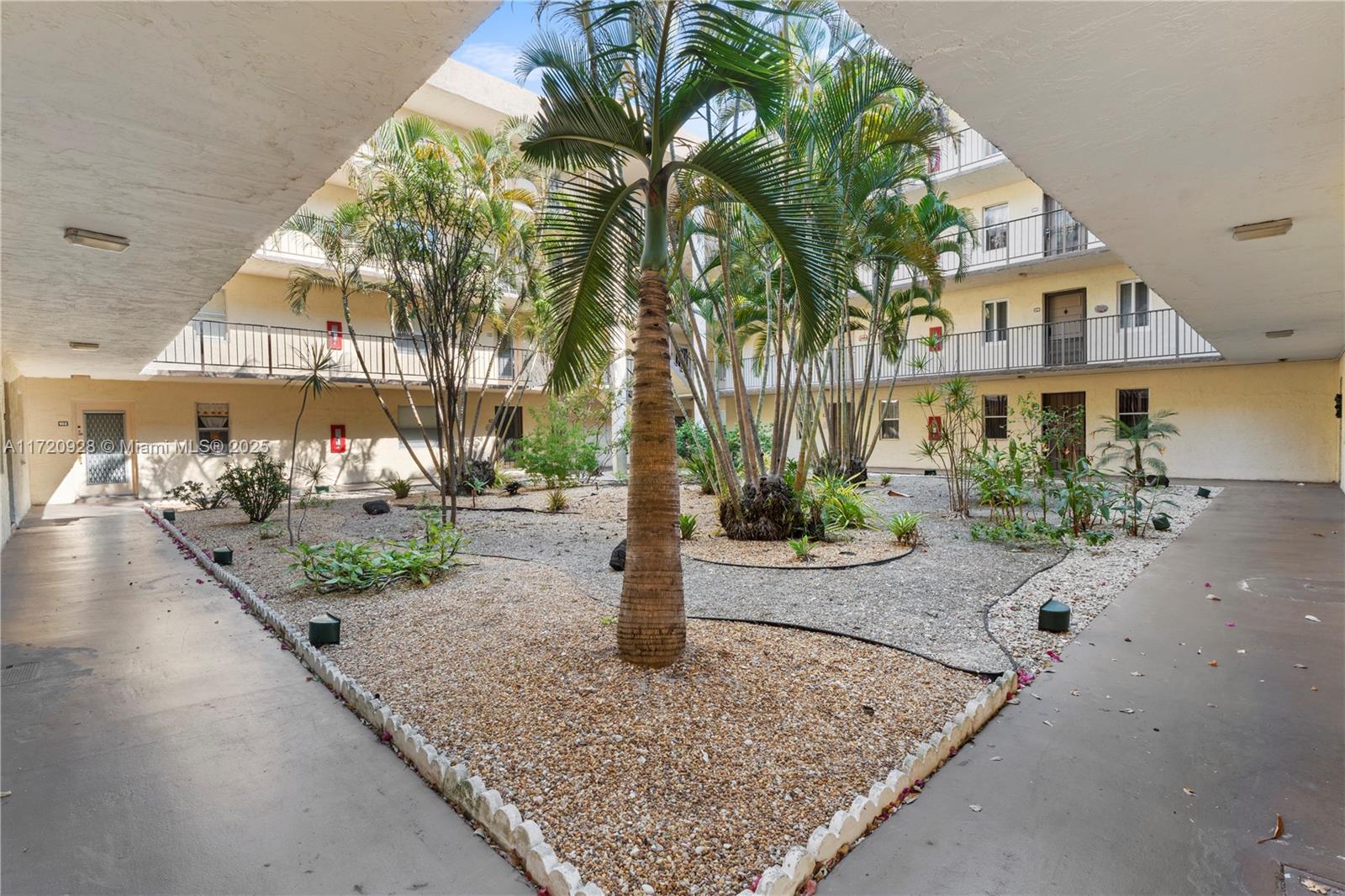 SOMERSET NO EIGHT CONDO - Residential