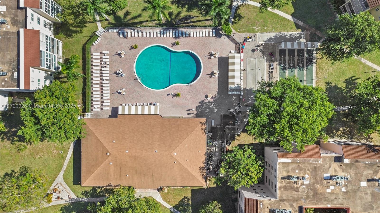 SOMERSET NO EIGHT CONDO - Residential