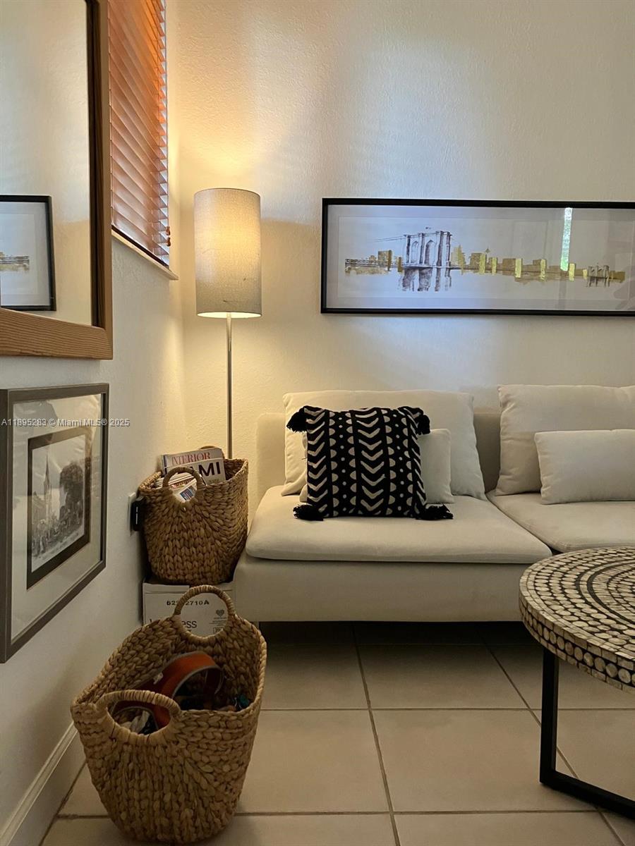 SHOMA HOMES AT COUNTRY CL - Residential Lease