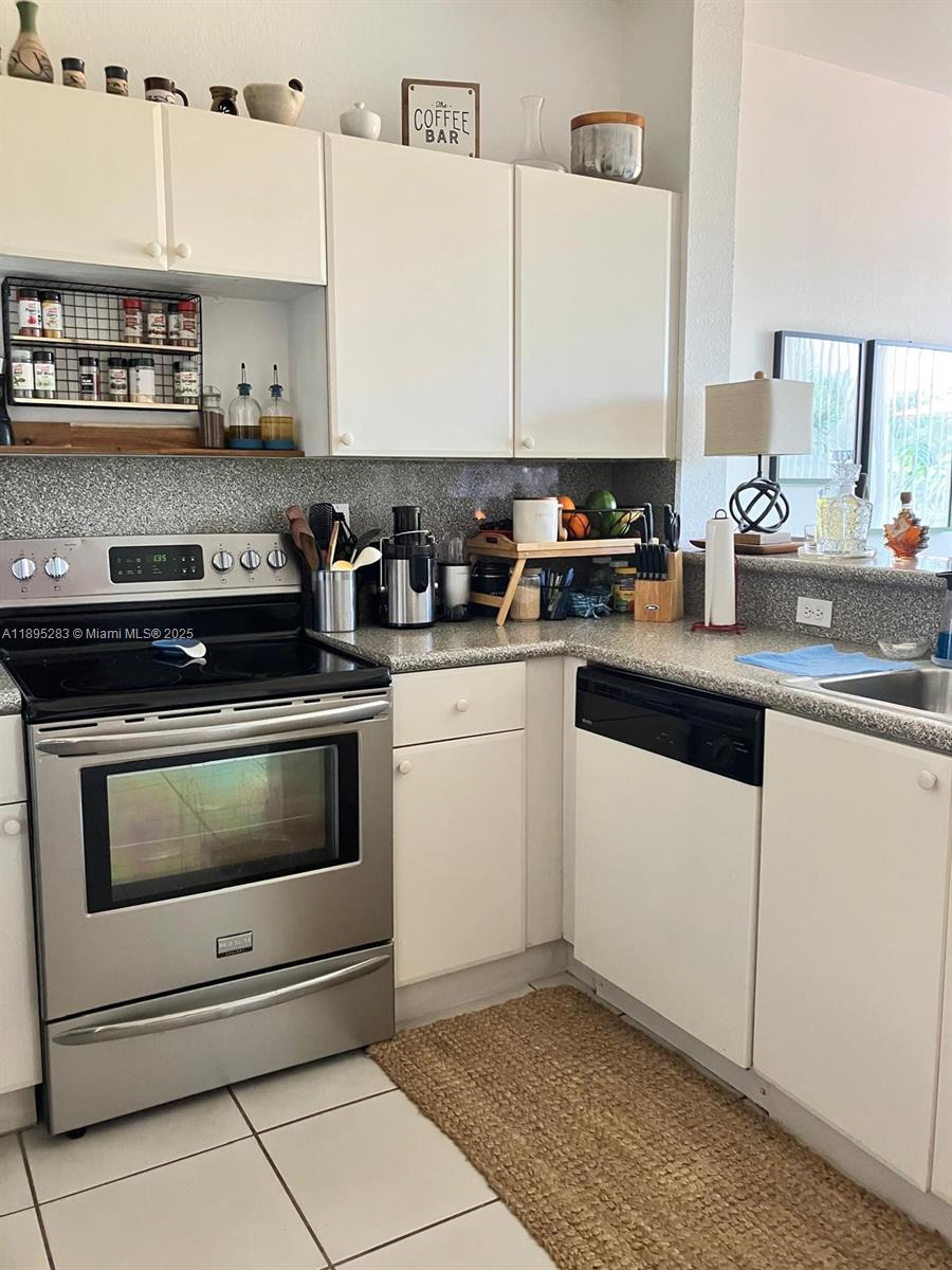 SHOMA HOMES AT COUNTRY CL - Residential Lease