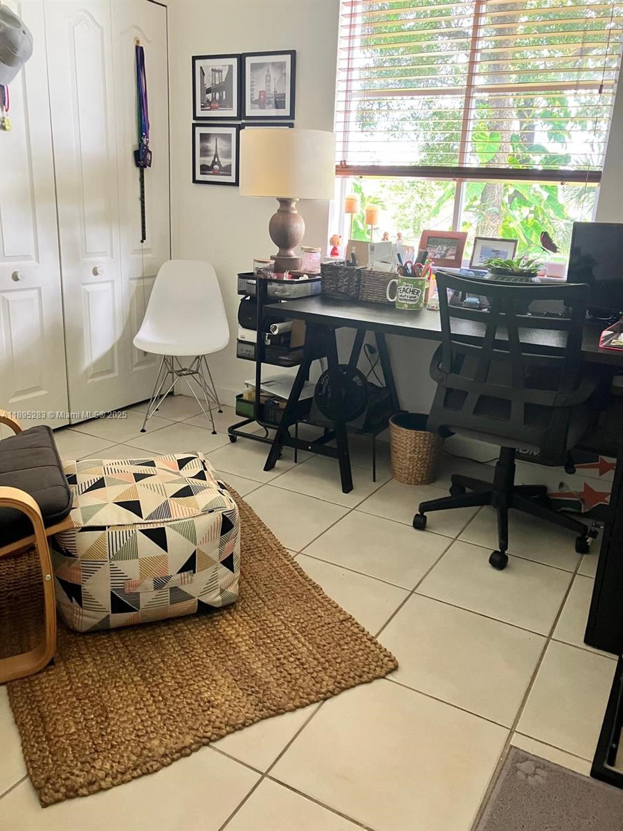 SHOMA HOMES AT COUNTRY CL - Residential Lease