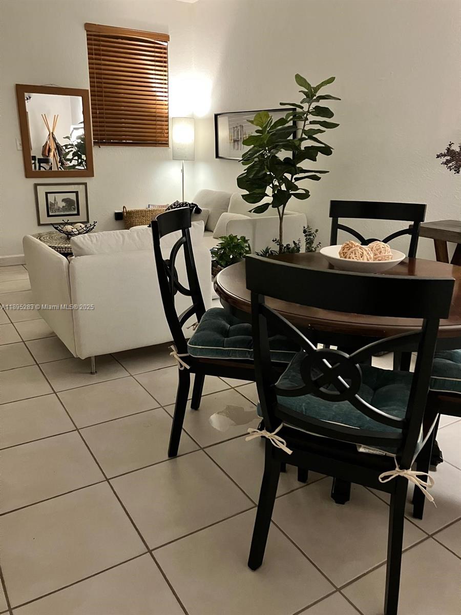 SHOMA HOMES AT COUNTRY CL - Residential Lease