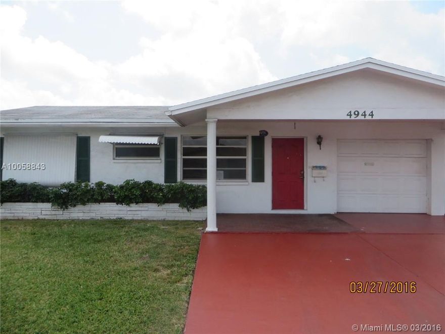This is a 55+ community! Located in the most desirable section of Mainlands 6. 2 bedroom 2 bath with Florida room. Close to major interstate, dining and shops.