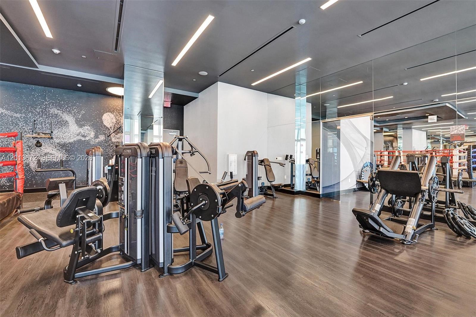 PARAMOUNT MIAMI WORLDCENT - Residential Lease