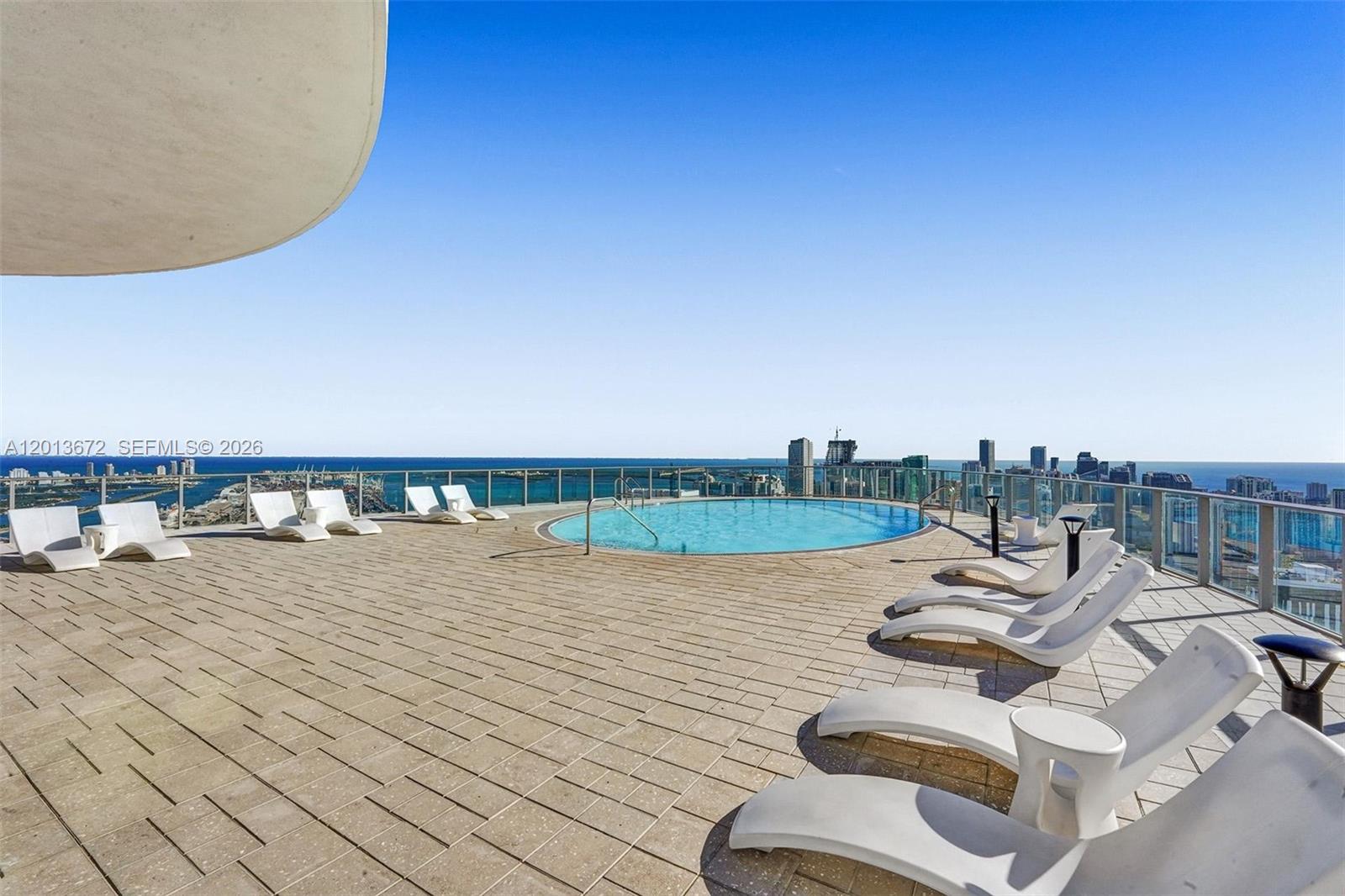 PARAMOUNT MIAMI WORLDCENT - Residential Lease