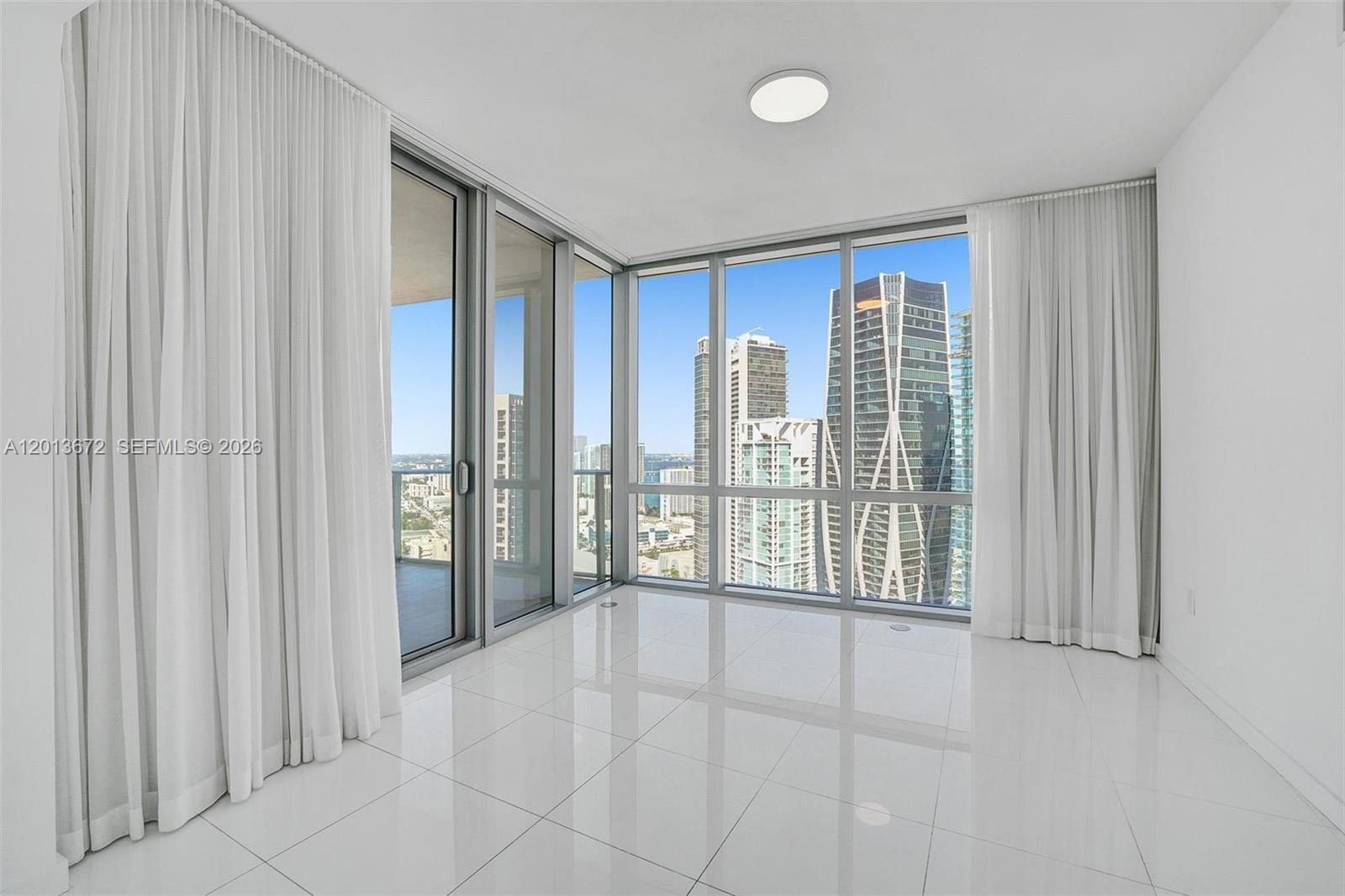PARAMOUNT MIAMI WORLDCENT - Residential Lease
