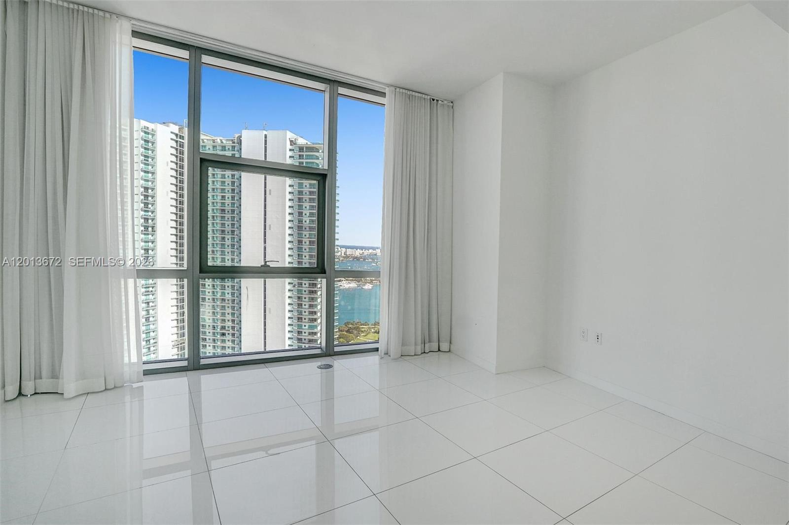 PARAMOUNT MIAMI WORLDCENT - Residential Lease