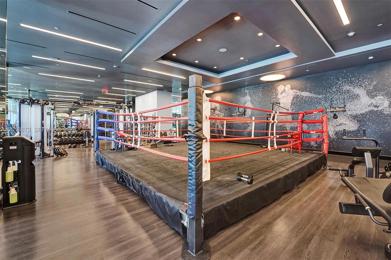 PARAMOUNT MIAMI WORLDCENT - Residential Lease