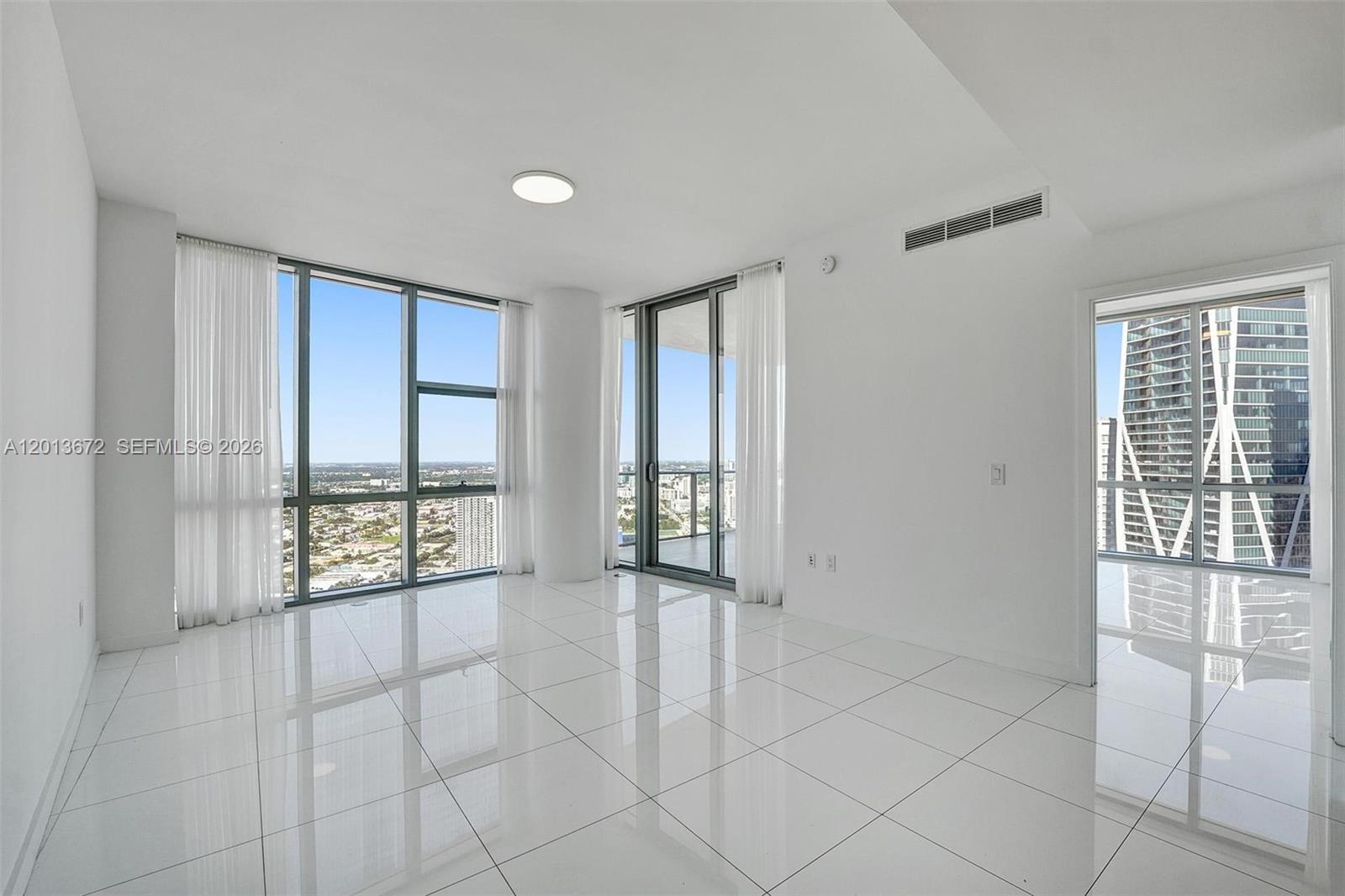 PARAMOUNT MIAMI WORLDCENT - Residential Lease