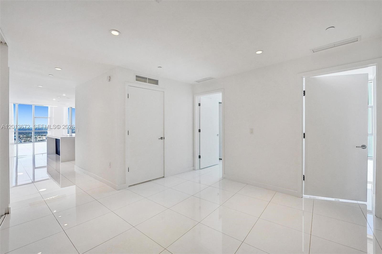 851 NE 1st Ave 4001