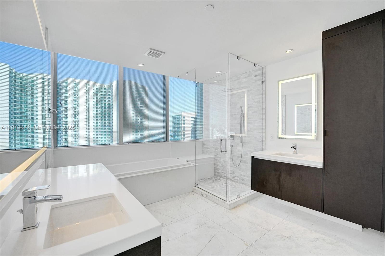 PARAMOUNT MIAMI WORLDCENT - Residential Lease