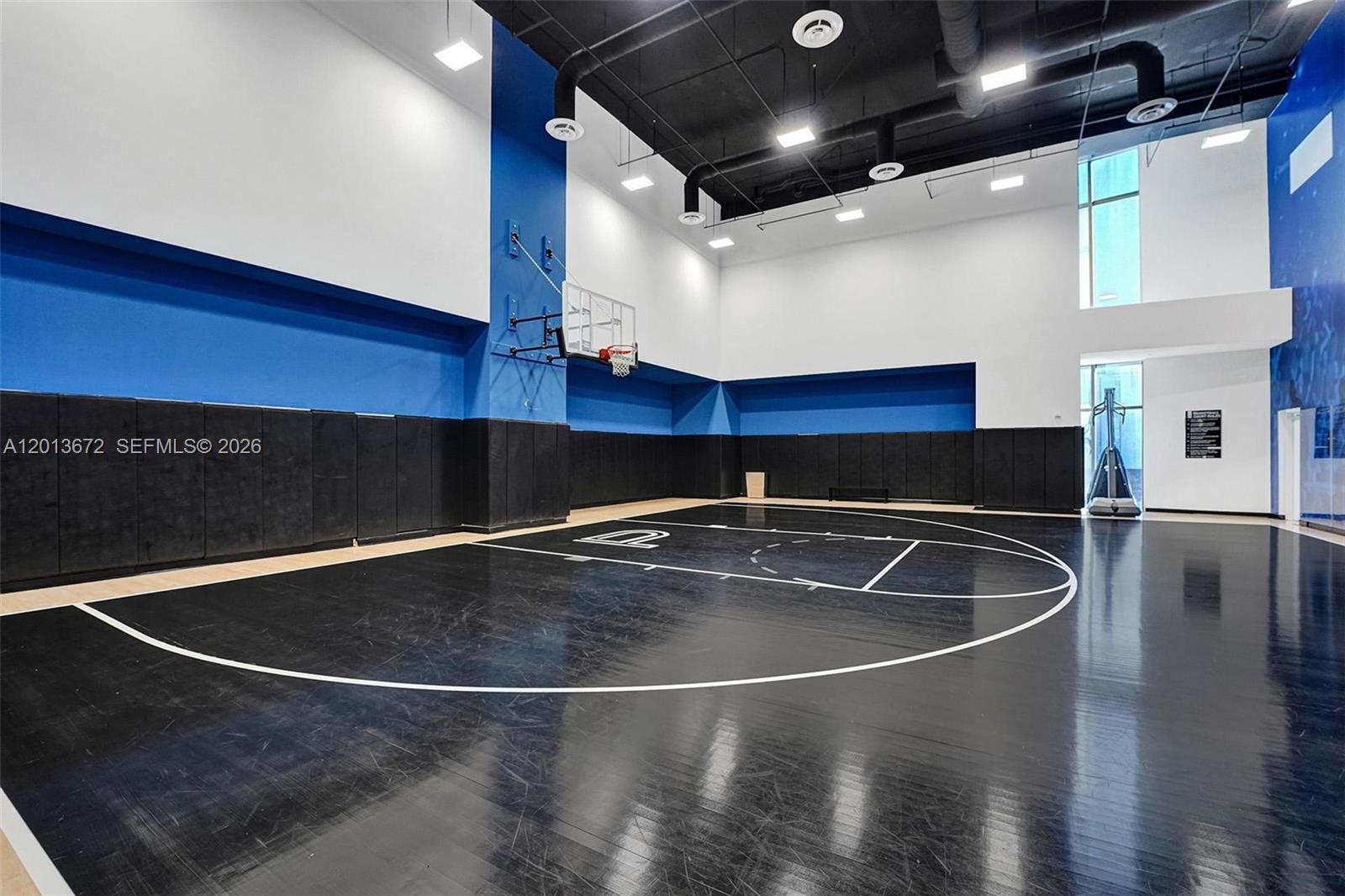 PARAMOUNT MIAMI WORLDCENT - Residential Lease