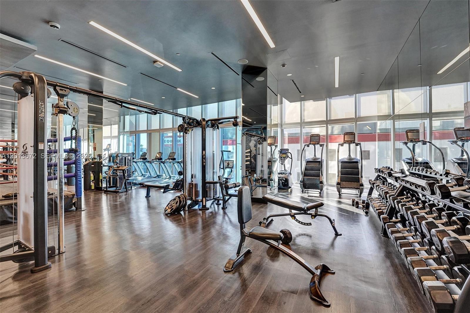 PARAMOUNT MIAMI WORLDCENT - Residential Lease