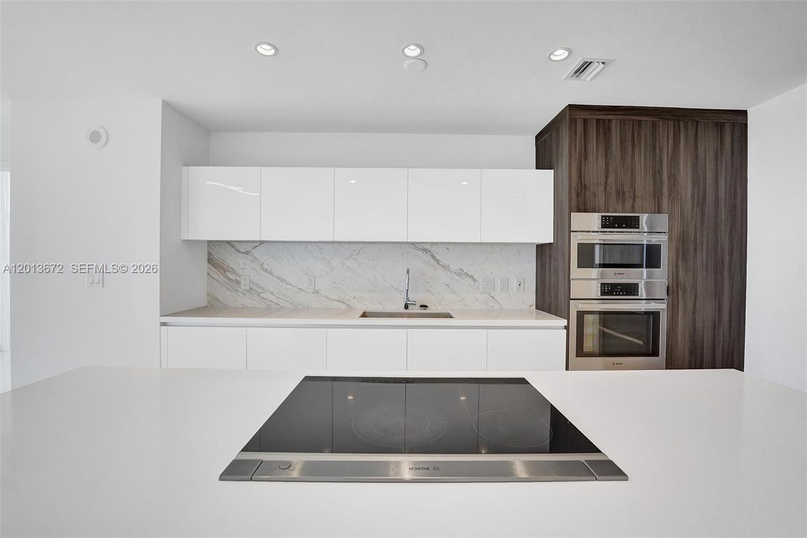 PARAMOUNT MIAMI WORLDCENT - Residential Lease