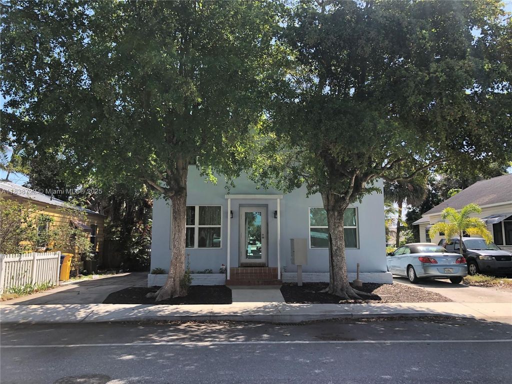 Photo of 114 S M St #2, Lake Worth, FL 33460 (MLS # A11838722)