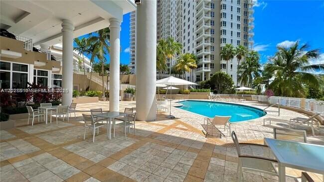 COURTS BRICKELL KEY CONDO - Residential
