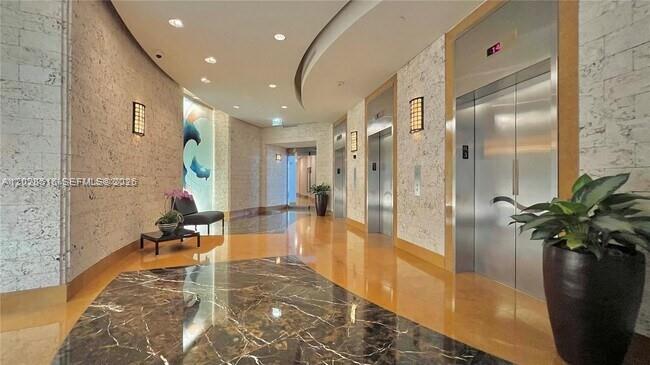 COURTS BRICKELL KEY CONDO - Residential
