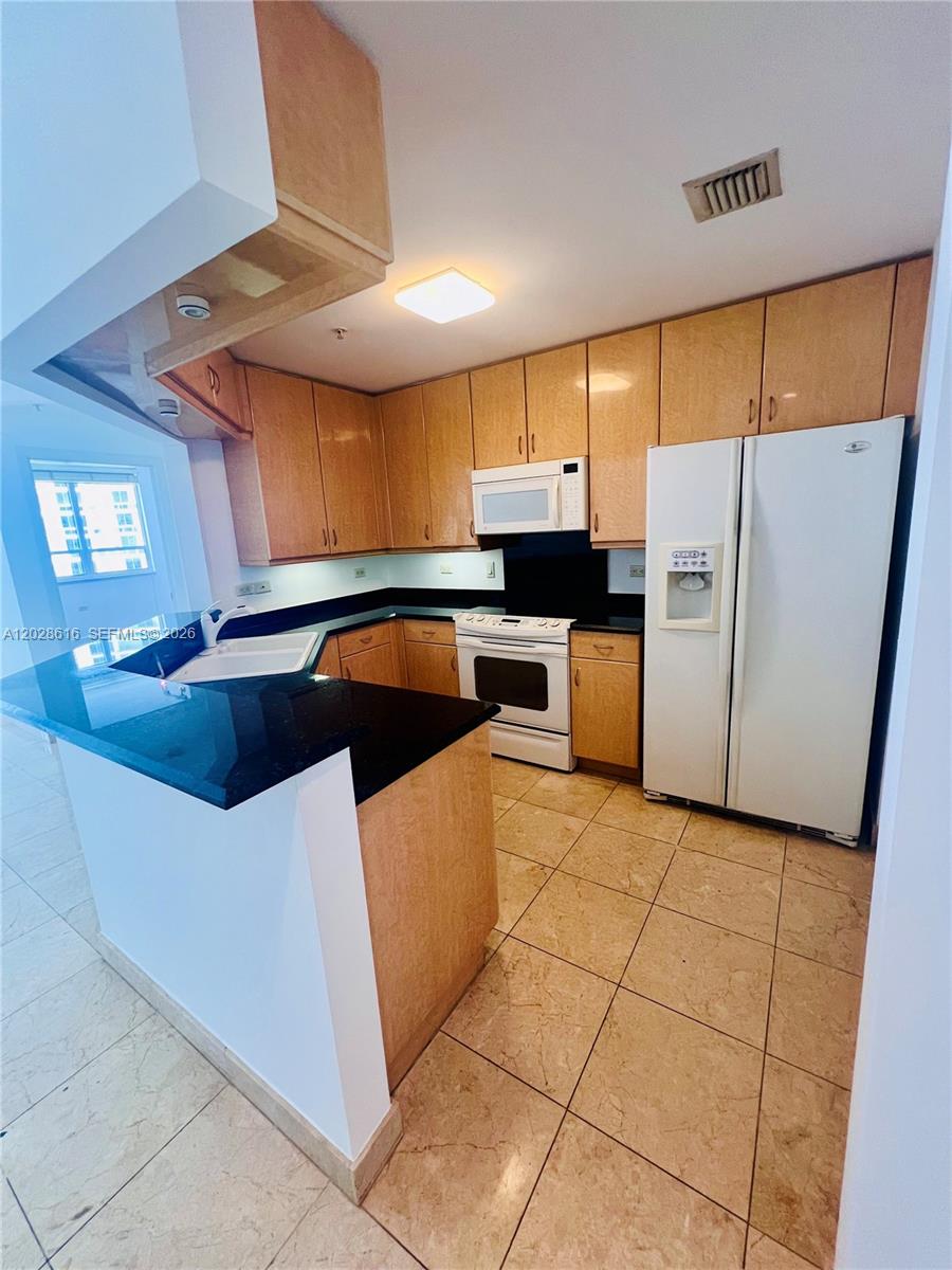 COURTS BRICKELL KEY CONDO - Residential