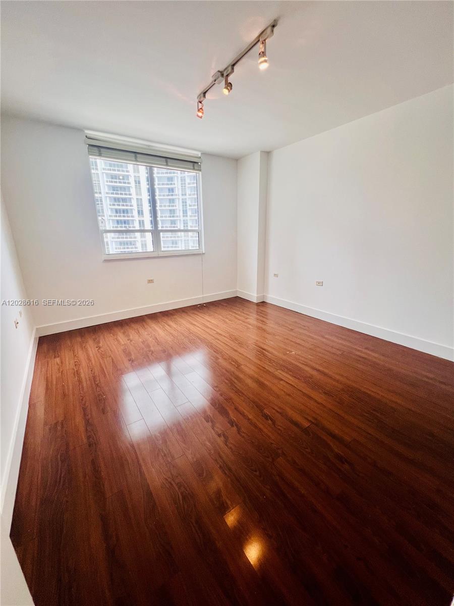 COURTS BRICKELL KEY CONDO - Residential