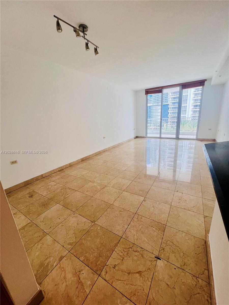 COURTS BRICKELL KEY CONDO - Residential