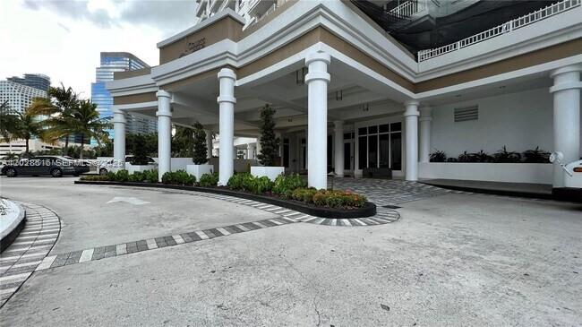 COURTS BRICKELL KEY CONDO - Residential