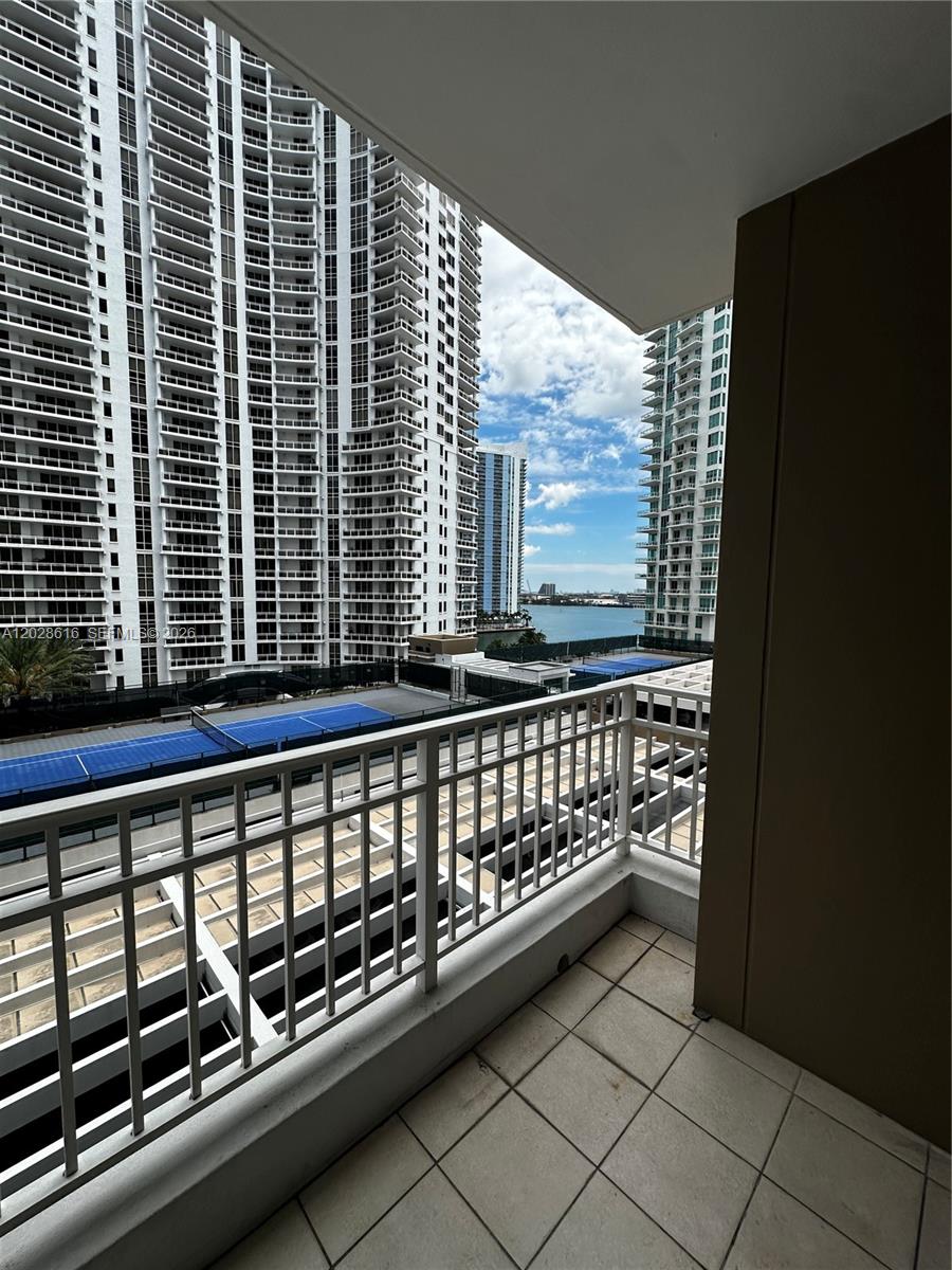 COURTS BRICKELL KEY CONDO - Residential