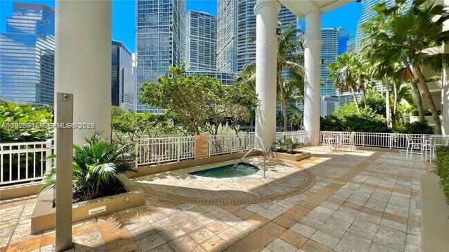 COURTS BRICKELL KEY CONDO - Residential