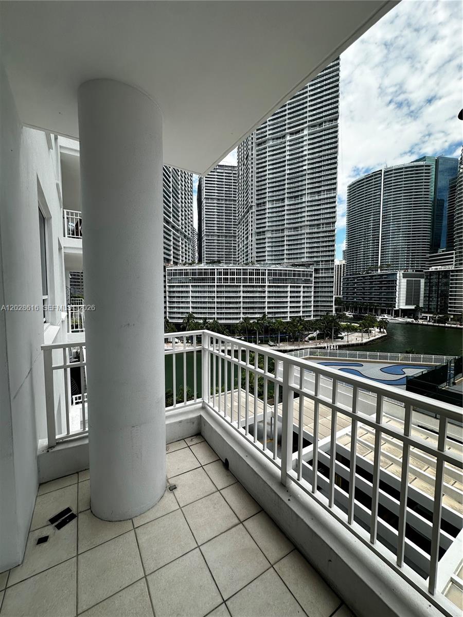 COURTS BRICKELL KEY CONDO - Residential