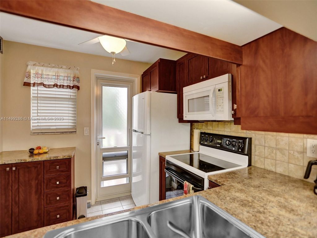 Photo of 1025 SE 2nd Ave #304, Dania Beach, FL 33004 (MLS # A11499286)